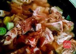 栗子土豆烧排骨的做法图解2