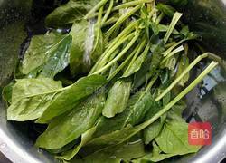 菠菜猪肝粥的做法图解1