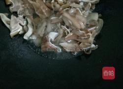 辣椒炒猪耳的做法图解2