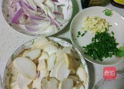 洋葱炒杏鲍菇的做法图解1