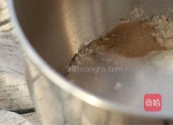 葱香肉松面包卷的做法图解2