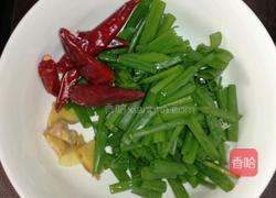 家常白菜炖粉条的做法图解1