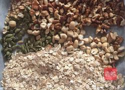 自制坚果麦片的做法图解1