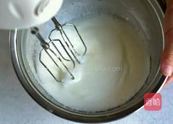 简单戚风蛋糕的做法图解4