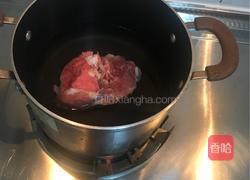 南瓜玉米红萝卜猪骨汤的做法图解2