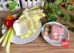 白菜梗子芹菜炒肉丝的做法图解1
