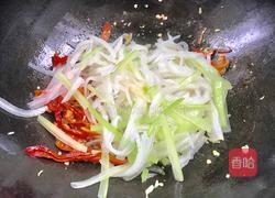 白菜梗子芹菜炒肉丝的做法图解15