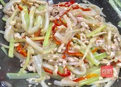 白菜梗子芹菜炒肉丝的做法图解18