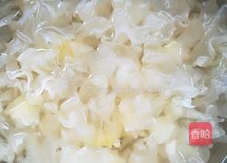 鲜银耳炒鸡蛋的做法图解1