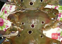 螃蟹蒸粉丝的做法图解1