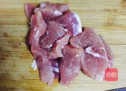 白菜猪肉炖粉条的做法图解2