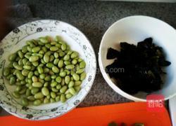 火腿木耳炒毛豆的做法图解1