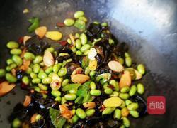 火腿木耳炒毛豆的做法图解6