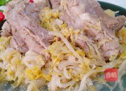 酸菜炖大骨头的做法图解1