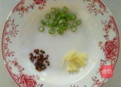 蒜苗炒肉的做法图解3