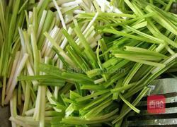 蒜苗炒肉的做法图解7