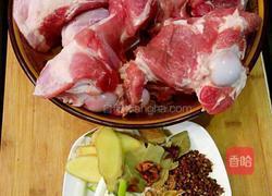 蒋秘制酱猪大骨头的做法图解1