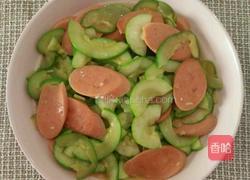 西葫芦炒火腿肠的做法图解7