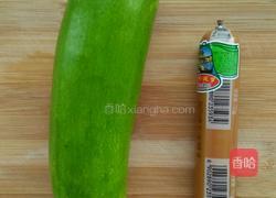 西葫芦炒火腿肠的做法图解1