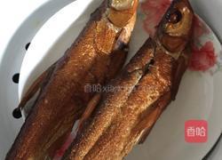 手撕翘嘴鱼的做法图解2