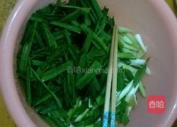 蒜叶炒肉的做法图解1