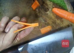 胡萝卜雕蝴蝶的做法图解2
