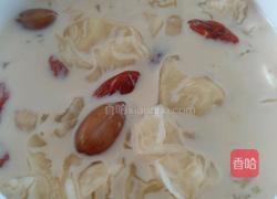 银耳花生牛奶汤的做法图解2