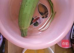 西葫芦炒鸡蛋的做法图解1