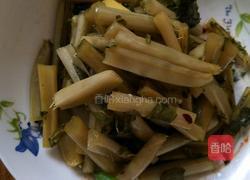 萝卜梗炒火腿肠的做法图解1