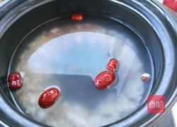 红枣薏米莲子粥的做法图解3
