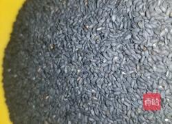 核桃黑芝麻糖的做法图解2