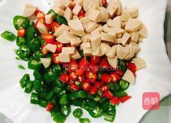 尖椒火腿炒蛋的做法图解1