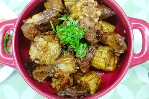 砂锅酱香排骨炖玉米