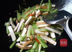 芹菜香干炒肉的做法图解11