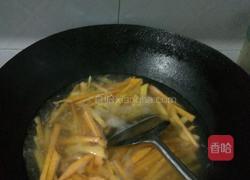 炒番薯条的做法图解1
