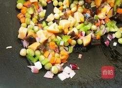 五颜六色炒饭的做法图解4