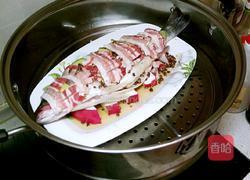 鲁菜大师蒋家菜秘制油泼清蒸鲈鱼的做法图解3