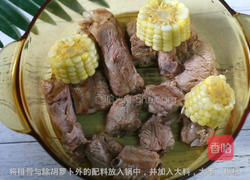 板栗玉米排骨汤的做法图解4