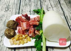 冬菇瑶柱排骨萝卜汤的做法图解1