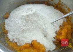 奶香豆沙南瓜饼的做法图解3