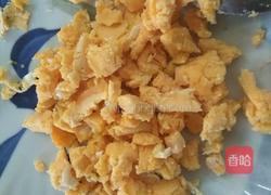 咸蛋黄炒土豆丝的做法图解2
