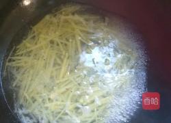 咸蛋黄炒土豆丝的做法图解4