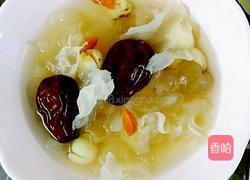 银耳莲子红枣桂圆枸杞汤的做法图解5