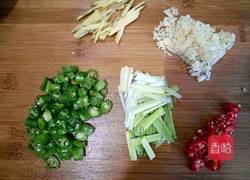 香煎鲫鱼的做法图解2