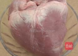 莲子炖猪心的做法图解1