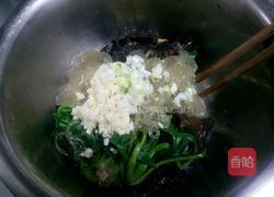 凉拌菠菜粉条黑木耳的做法图解7