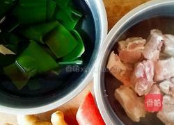 排骨海带汤的做法图解1