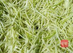 香辣甜瓜丝的做法图解1