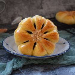 豆沙花式面包的做法[图]