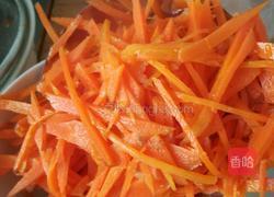 胡萝卜炒肉丝的做法图解2